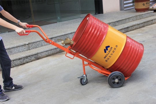 机械式油桶车