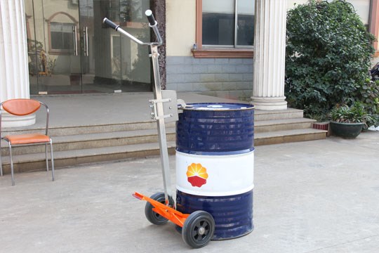 咬嘴油桶搬运车