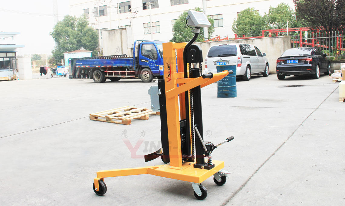 称重型液压油桶搬运车
