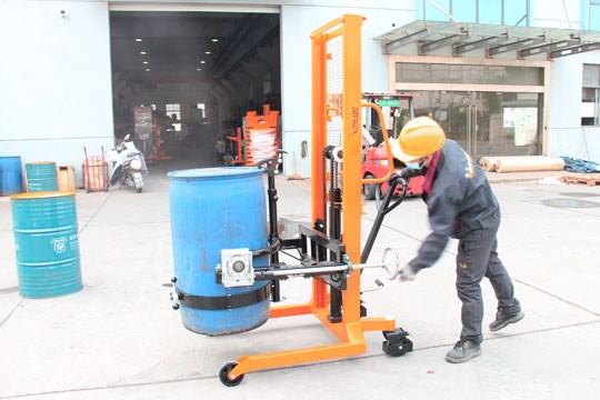 称重型多功能油桶翻转搬运车